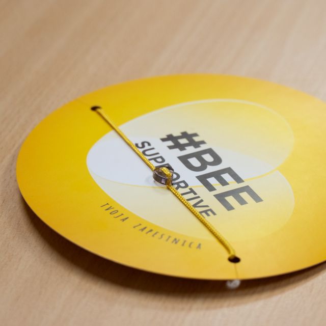 Pri predmetih Embalaža 2 in Načrtovanje ekološke embalaže so študenti izdelali embalažo za matični mleček podjetja Medex d.o.o. 🐝 Pri projektu je sodelovalo podjetje @jamnikpackagingcompany , ki je študentom nudilo tehnološko podporo. Gospa Tanja Sinković, vodja marketinga iz podjetja Jamnik d.o.o., je trem izbranim rešitvam podelila nagrade.

Za načrtovanje embalaže so študenti uporabili program EngView Packaging Suite (EngView Systems). Nagrajene embalaže in avtorice so:

🎉 Lucija Brina Arvaj in Manca Baša
🎉 Mariana Medic in Sara Poropatič
🎉 Sara Klepac in Natalija Kaferle

Čestitke nagrajenkam!

Galerija je dostopna na 👉 www.grafika.si

#embalaža #projekt #medex #jamnik #ntf #grafika #oblikovanje #načrtovanje #tehnologija #dodelava @ulntf