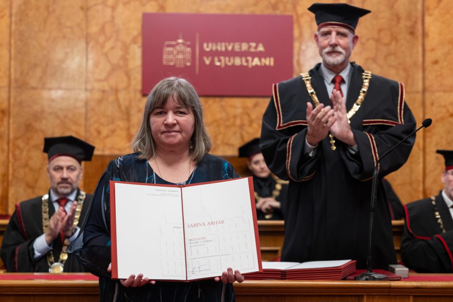 2* 11.00 podelitev priznanj strokovnim sodelavkam in sodelavcem Univerze v Ljubljani; rektorat Univerze v Ljubljani, Kongresni trg 12, LJUBLJANA
Foto: Bor Slana/STA