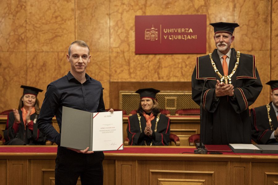 4* 14.00 v okviru Tedna Univerze v Ljubljani podelitev priznanj študentkam, študentom za dosežke in udejstvovanje na področju obštudijskih dejavnosti; zbornična dvorana rektorata, Kongresni trg 12, LJUBLJANA