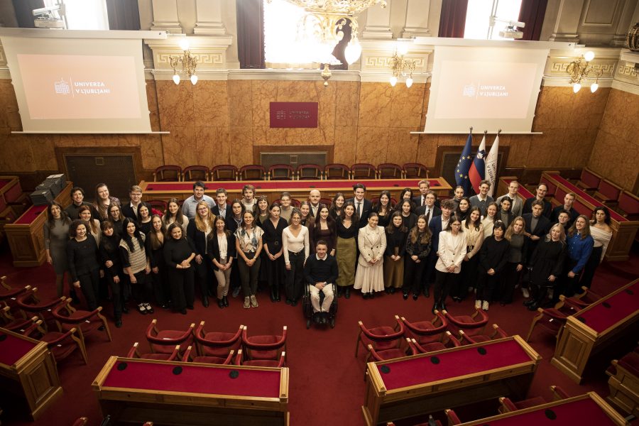 4* 14.00 v okviru Tedna Univerze v Ljubljani podelitev priznanj študentkam, študentom za dosežke in udejstvovanje na področju obštudijskih dejavnosti; zbornična dvorana rektorata, Kongresni trg 12, LJUBLJANA