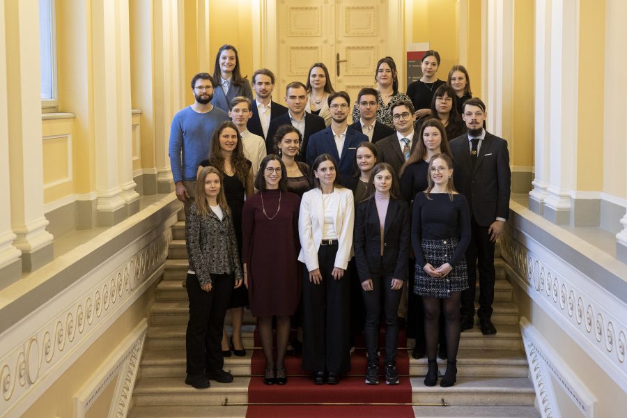 2* 11.00 v okviru Tedna Univerze v Ljubljani podelitev svečanih listin za najboljše študijske dosežke; zbornična dvorana rektorata, Kongresni trg 12, LJUBLJANA