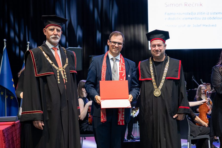 Ljubljana, Krizanke.
Javna promocija doktoric in doktorjev znanosti ter podelitev priznanj za pomembna umetniska dela Univerze v
Ljubljani.