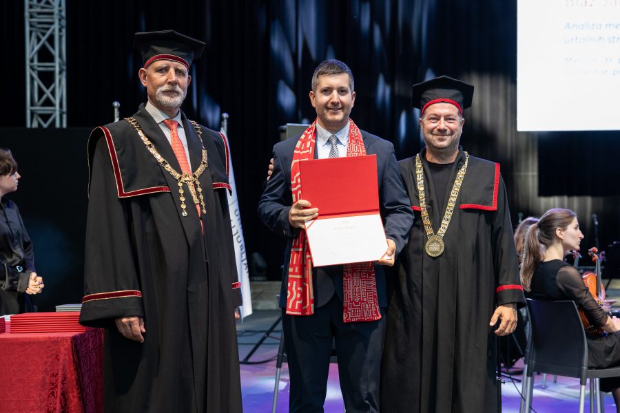 Ljubljana, Krizanke.
Javna promocija doktoric in doktorjev znanosti ter podelitev priznanj za pomembna umetniska dela Univerze v
Ljubljani.