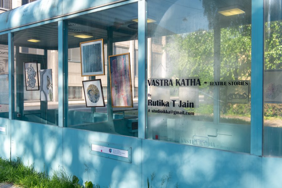 Razstava Rutika T. Jain: Vastra katha - tekstilne zgodbe v Mitnici