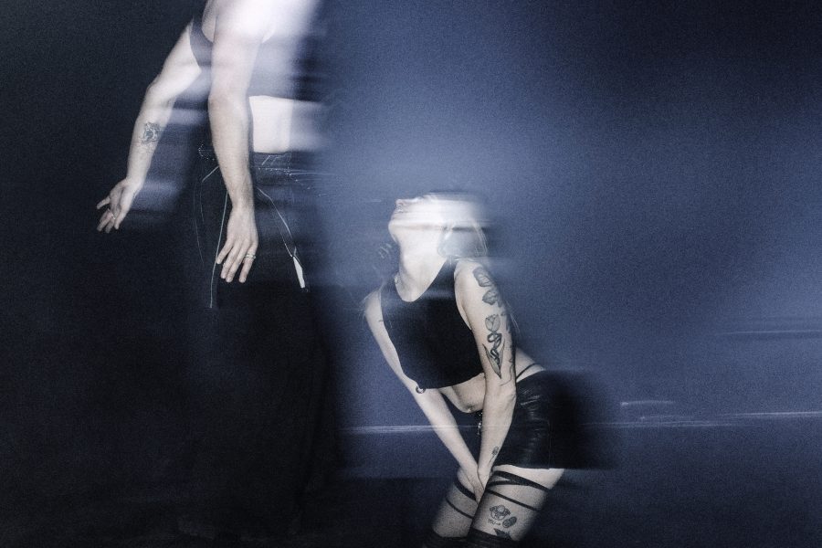 Kaluža, Muck_ Monoliti